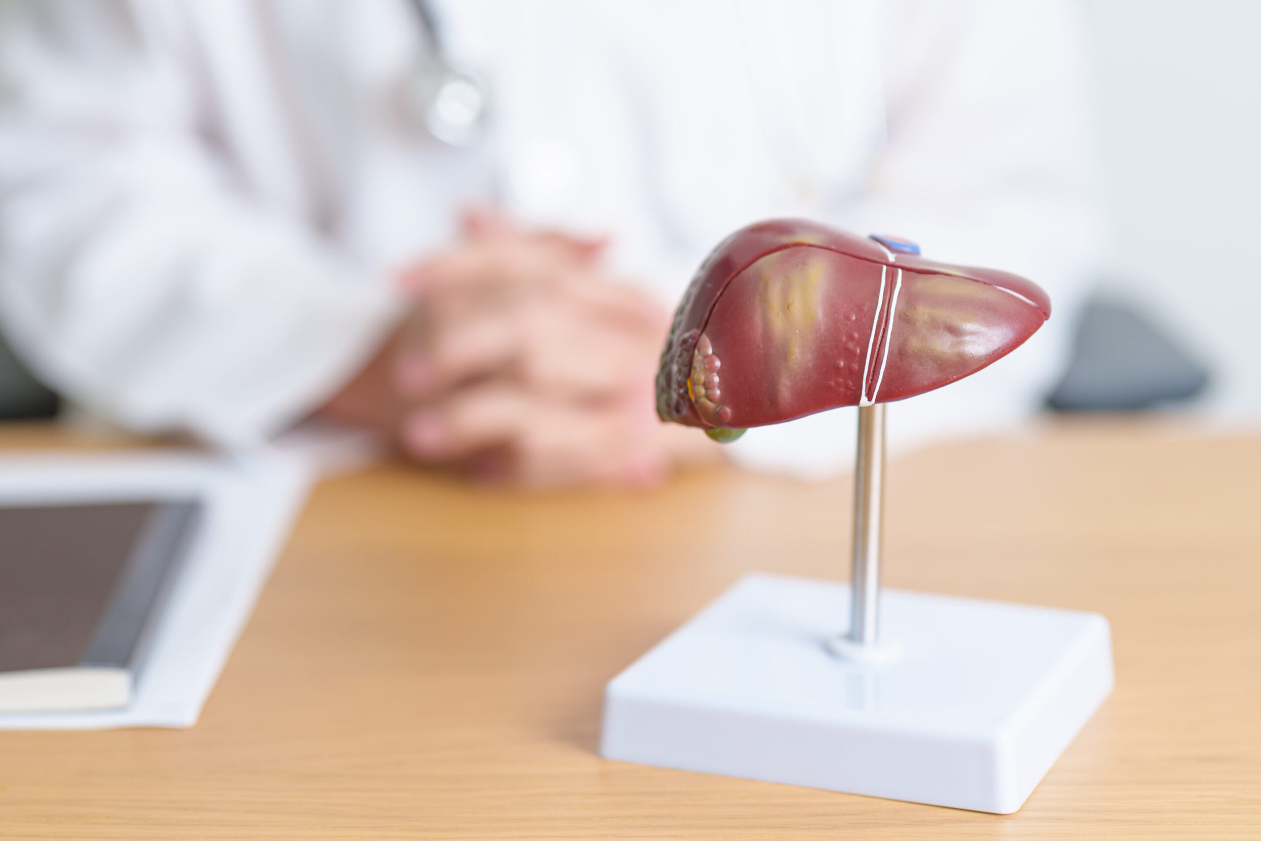 signs of liver damage from alcohol use disorder